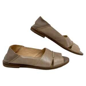 Kelsi Dagger Tan Peep Toe Flat Sandals | Size 8.5